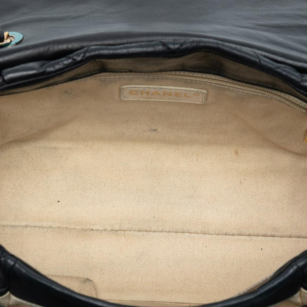 Chanel B Chanel Black Calf Leather Large Aged skin Chic Quilt Flap Italy