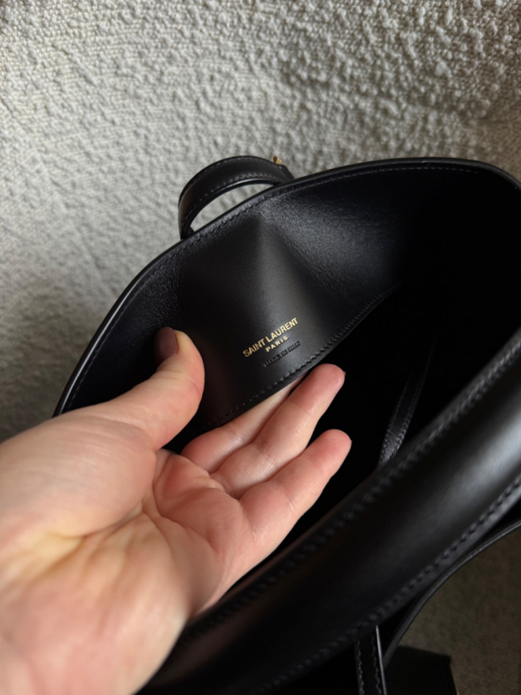 Saint Laurent LE 37 IN GLÄNZENDEM LEDER