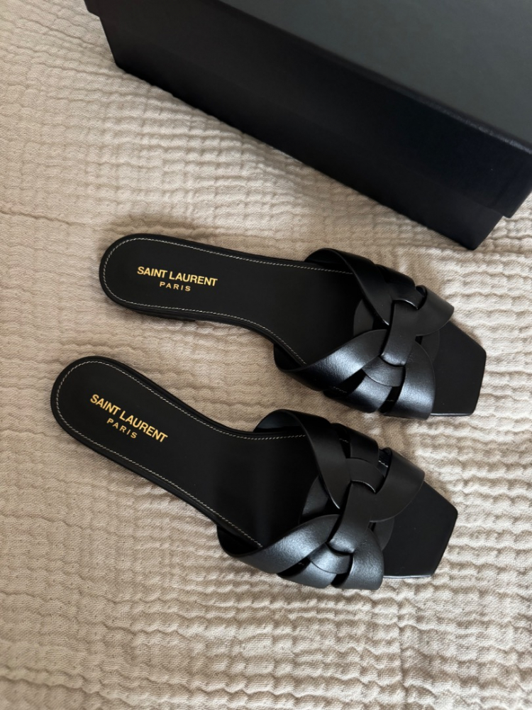 Saint Laurent Tribut