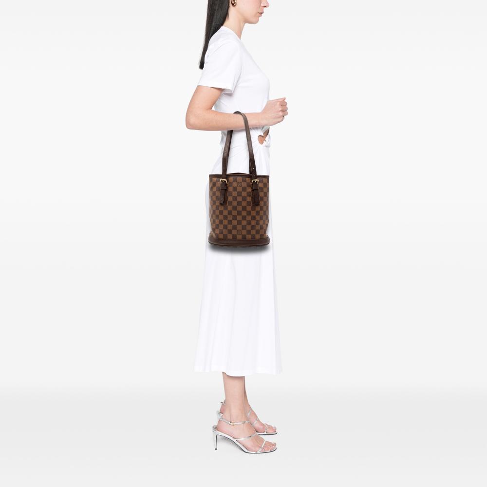 Louis Vuitton B Louis Vuitton Brown Damier Canvas Fabric Damier Ebene Marais United States