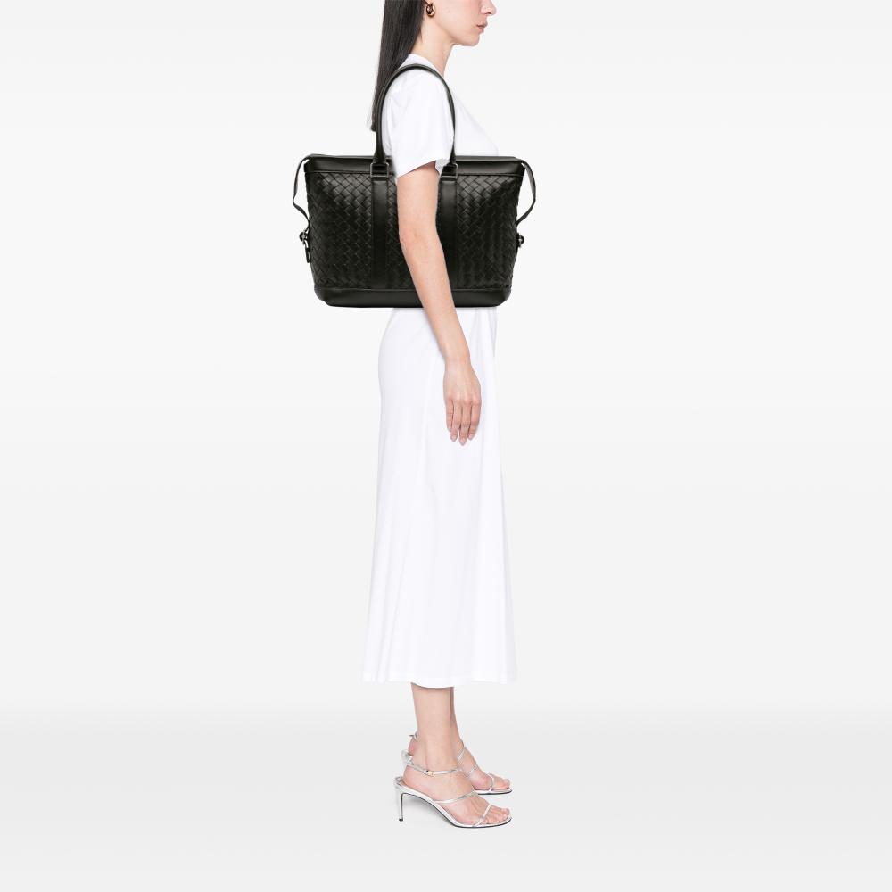 Bottega Veneta AB Bottega Veneta Black Calf Leather Intrecciato Zip Tote Italy