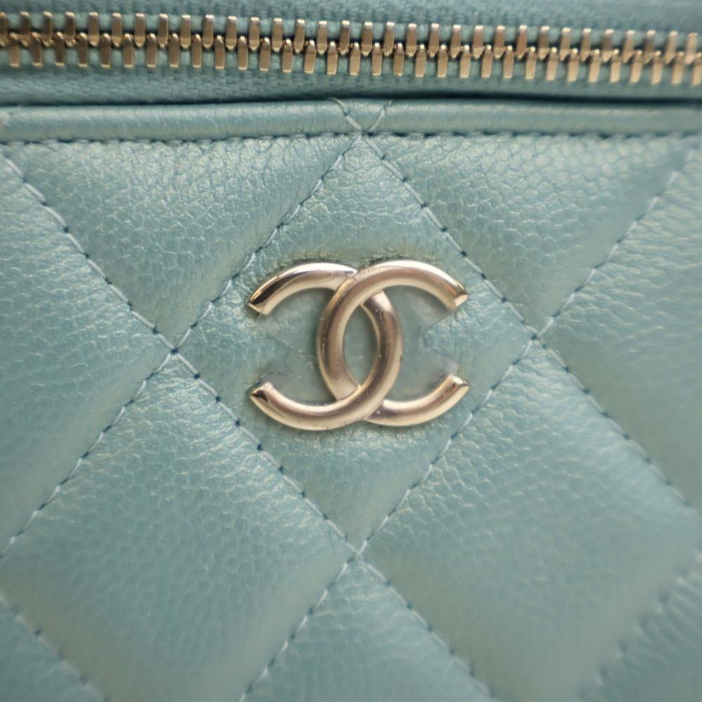 Chanel Green Mini Quilted Iridescent Caviar Pearl On Top Vanity Case With Chain Italy