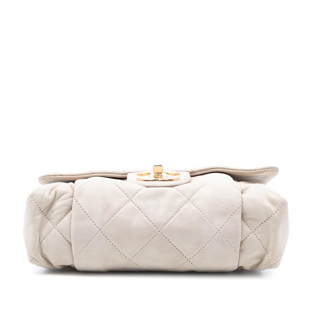 Chanel B Chanel White Ivory Calf Leather Small Iridescent Quilted skin Chic Quilt Flap Italy