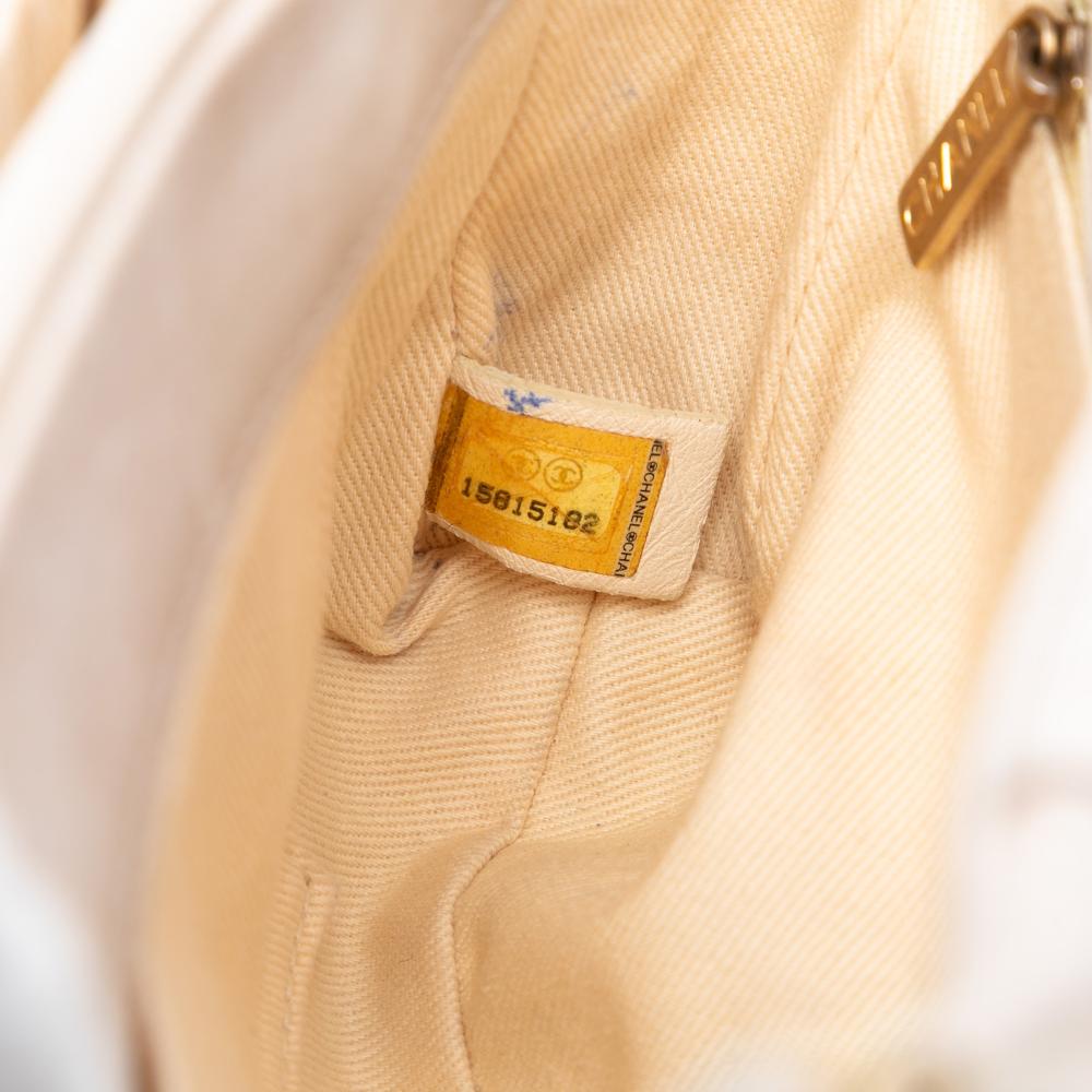 Chanel B Chanel White Ivory Calf Leather Small Iridescent Quilted skin Chic Quilt Flap Italy