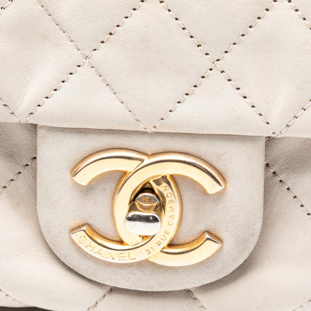 Chanel B Chanel White Ivory Calf Leather Small Iridescent Quilted skin Chic Quilt Flap Italy