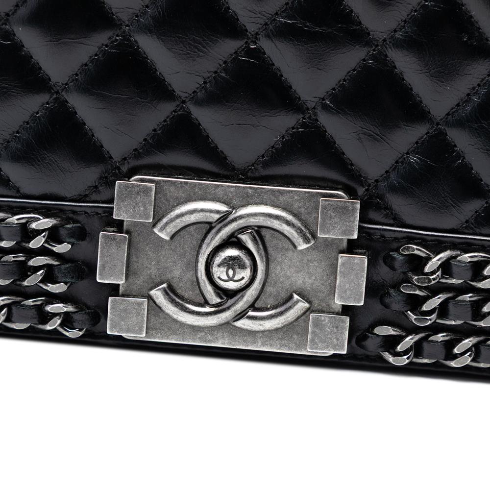 Chanel B Chanel Black Calf Leather Old Medium Quilted Glazed skin Chain Around Boy Flap Italy