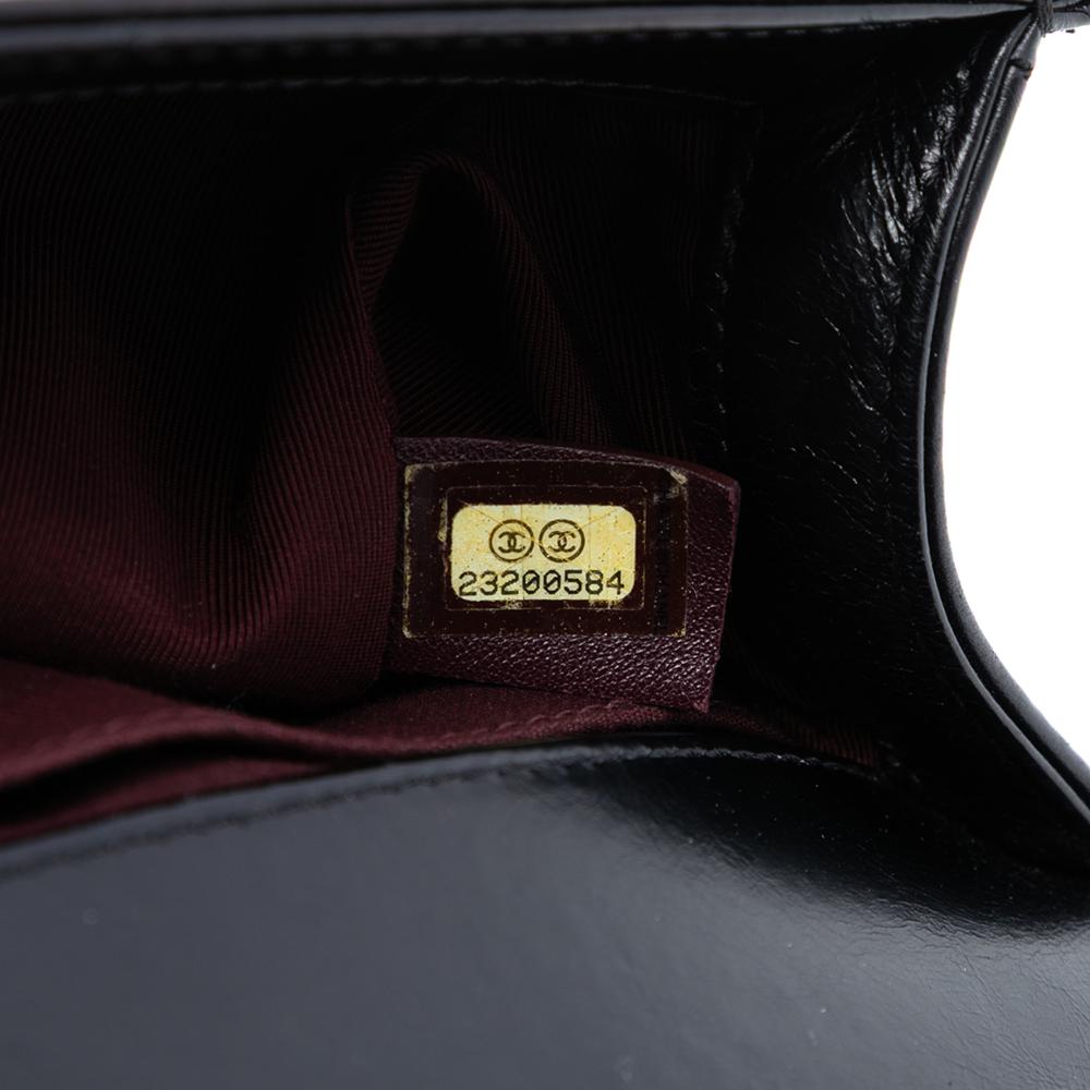 Chanel B Chanel Black Calf Leather Old Medium Quilted Glazed skin Chain Around Boy Flap Italy