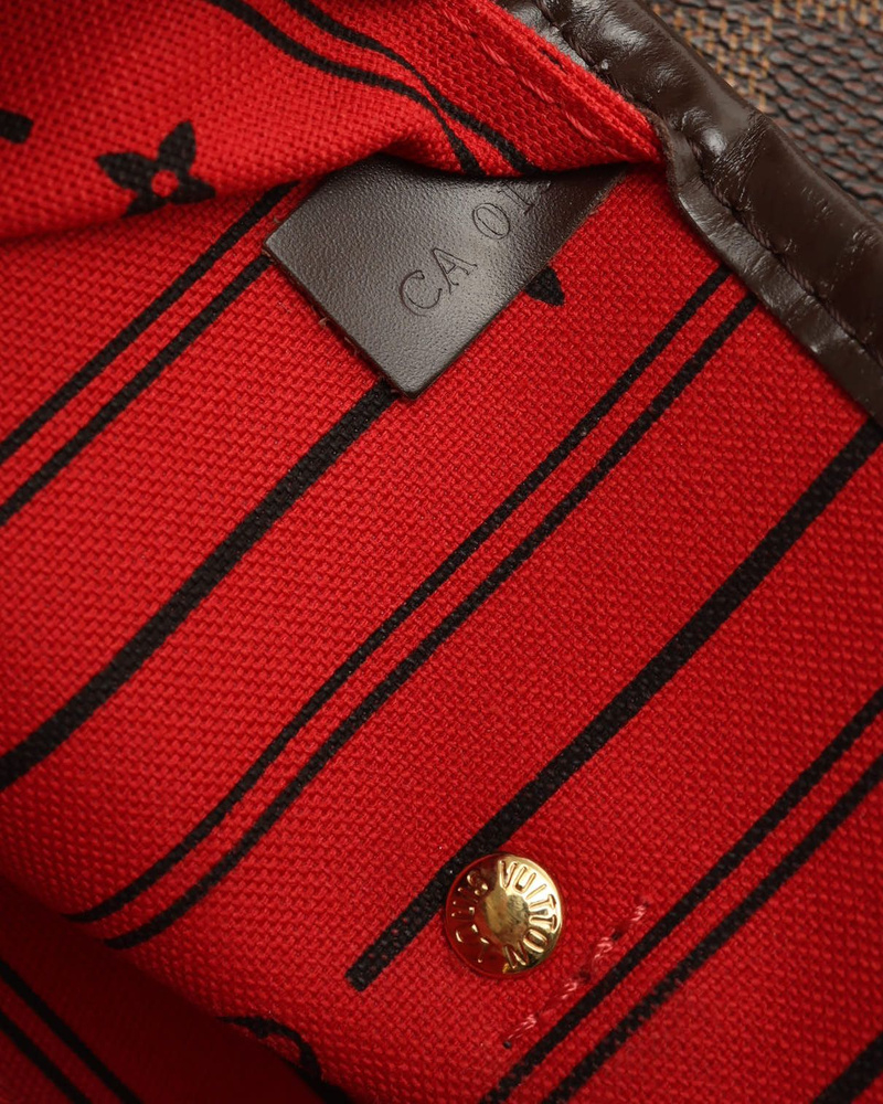 Louis Vuitton Damier Neverfull MM Tote Bag