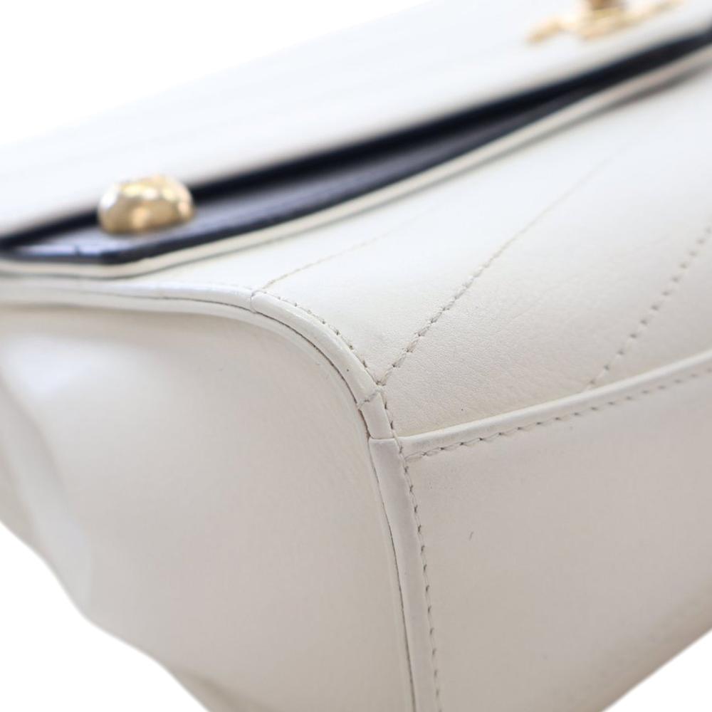 Chanel AB Chanel White Calf Leather Medium Chevron skin Casual Trip Flap Italy