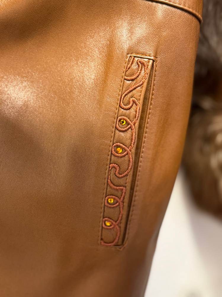 Benjamin Fourrures Leder und Fuchspelz