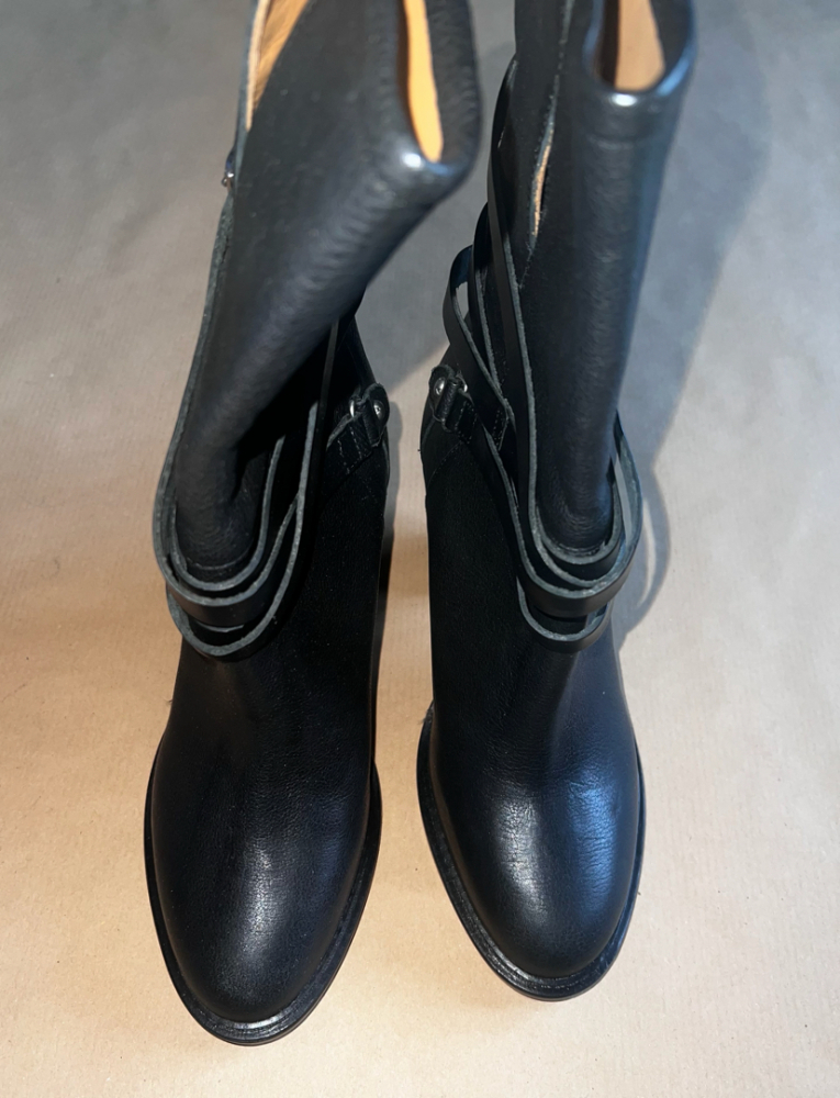 Navyboot Lederstiefeletten mit Riemen und Schnallen