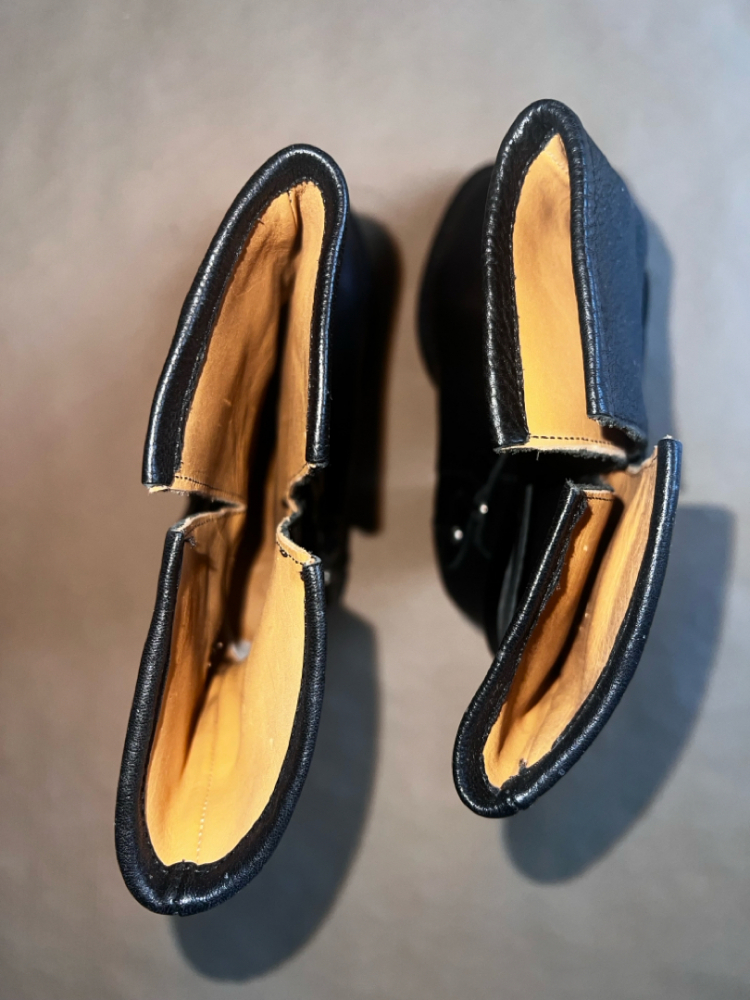 Navyboot Lederstiefeletten mit Riemen und Schnallen