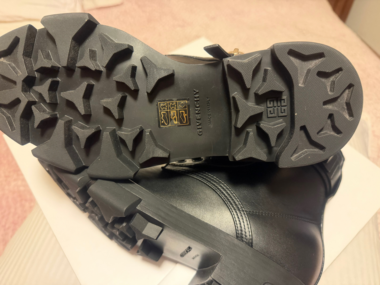 Givenchy Bottes '4G Buckle' pour Femmes