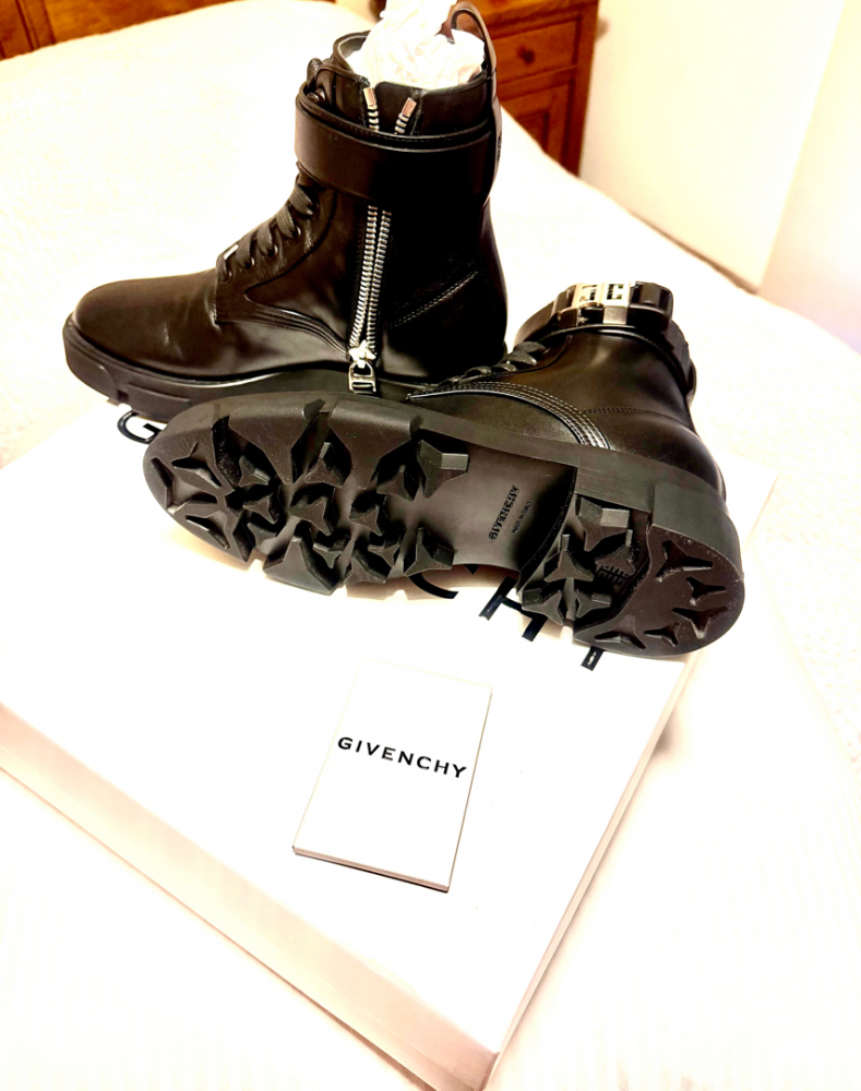 Givenchy Bottes '4G Buckle' pour Femmes