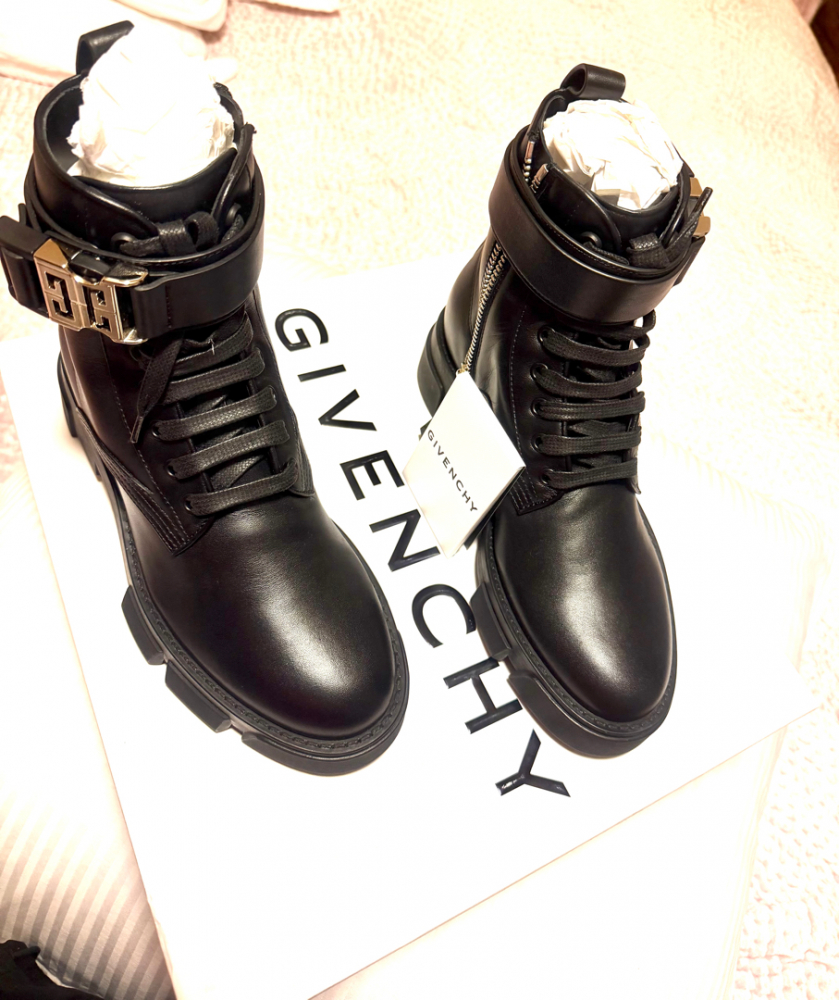 Givenchy Bottes '4G Buckle' pour Femmes