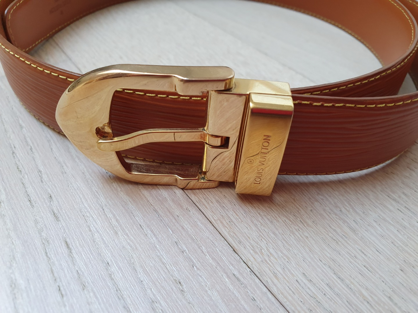 Louis Vuitton Kamelfarbenes Episleder