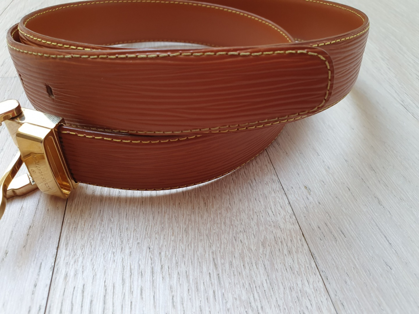 Louis Vuitton Kamelfarbenes Episleder