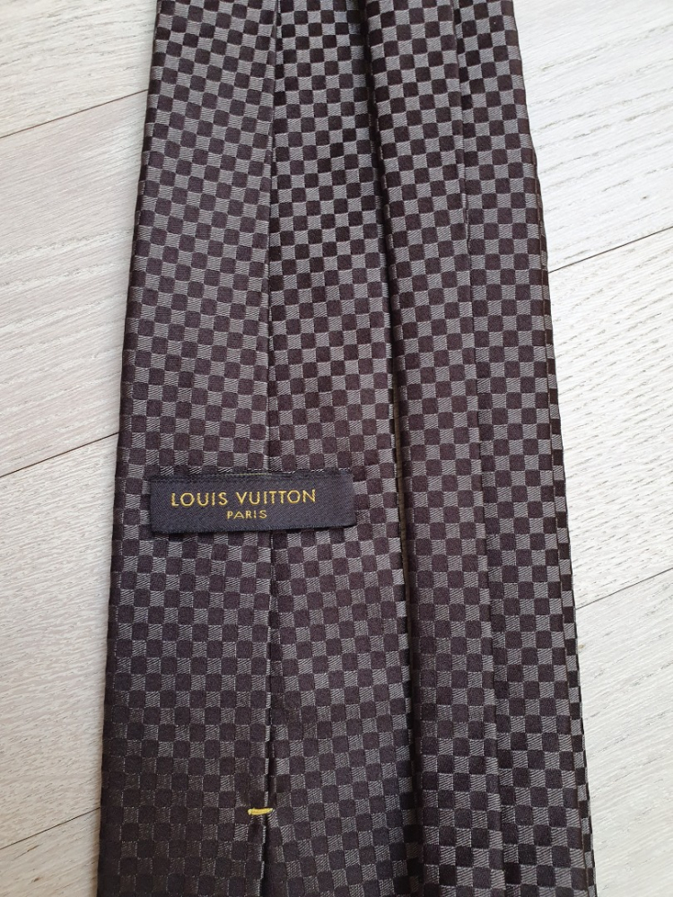 Louis Vuitton Krawatte mit braunem Schachbrettmuster