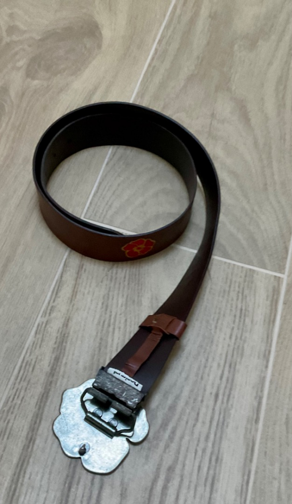 Desigual Gürtel mit Hibiskus-Muster