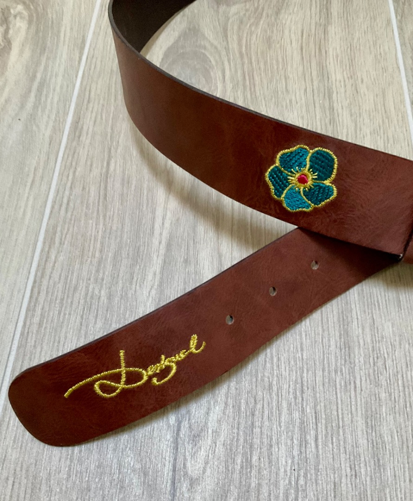 Desigual Gürtel mit Hibiskus-Muster