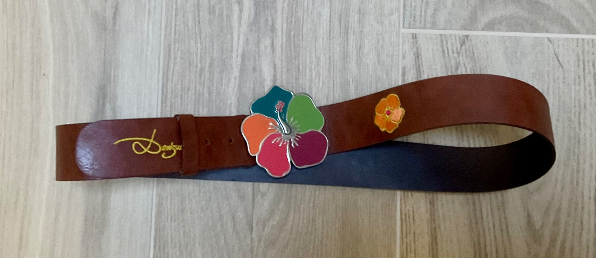 Desigual Gürtel mit Hibiskus-Muster