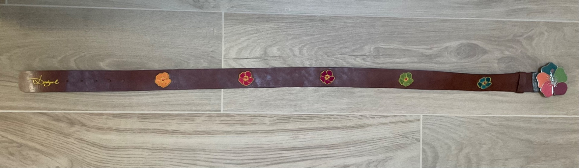 Desigual Gürtel mit Hibiskus-Muster