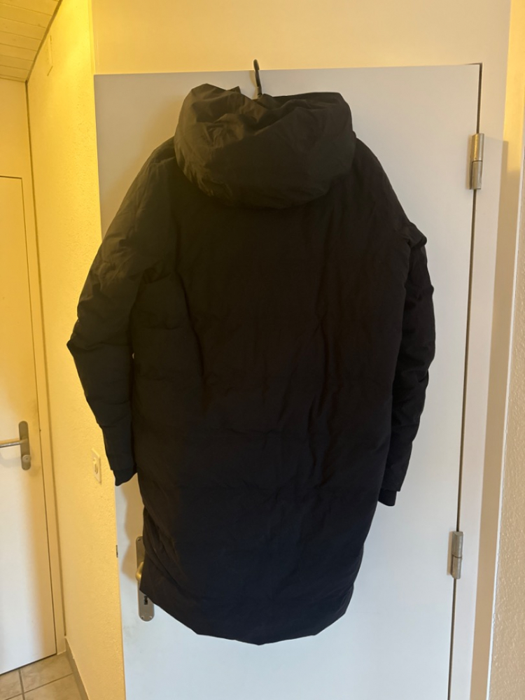 Lululemon Schwarzer Wintermantel