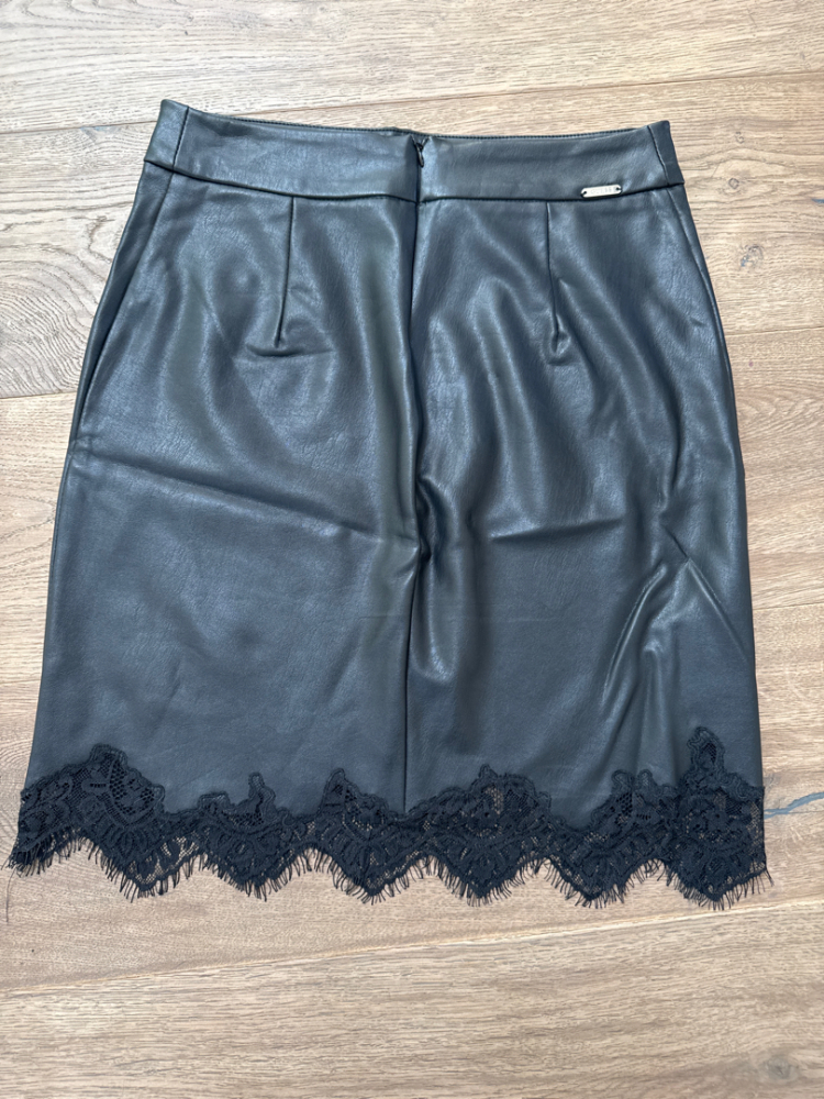 Guess Faux leather skirt decorated with lace