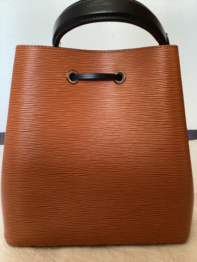 Louis Vuitton Neonoe Epi