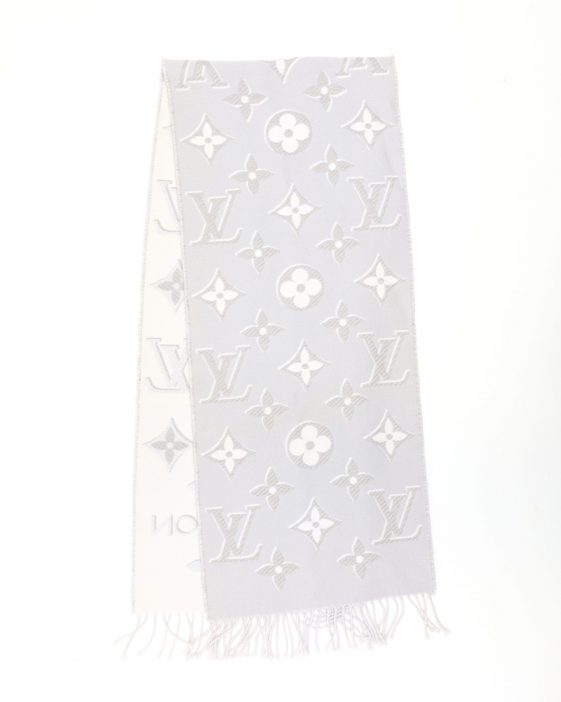 Louis Vuitton Essential Scarf