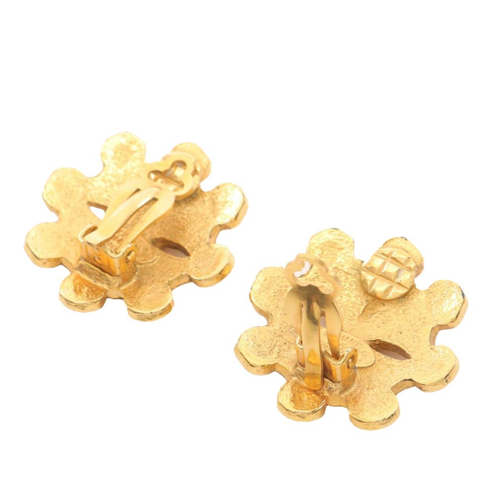 Chanel B Chanel Gold Gold Plated Metal CC Floral Clip On Earrings France