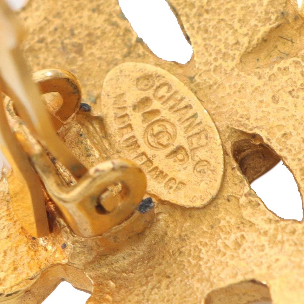 Chanel B Chanel Gold Gold Plated Metal CC Floral Clip On Earrings France