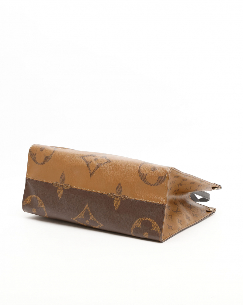 Louis Vuitton Monogram Giant Reverse Onthego MM Tote Bag