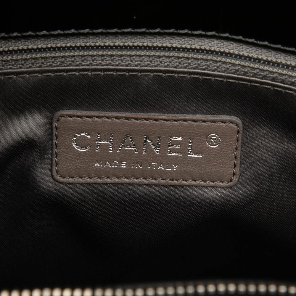 Chanel B Chanel Black Calf Leather CC Crinkled skin Chain Shopping Tote Italy