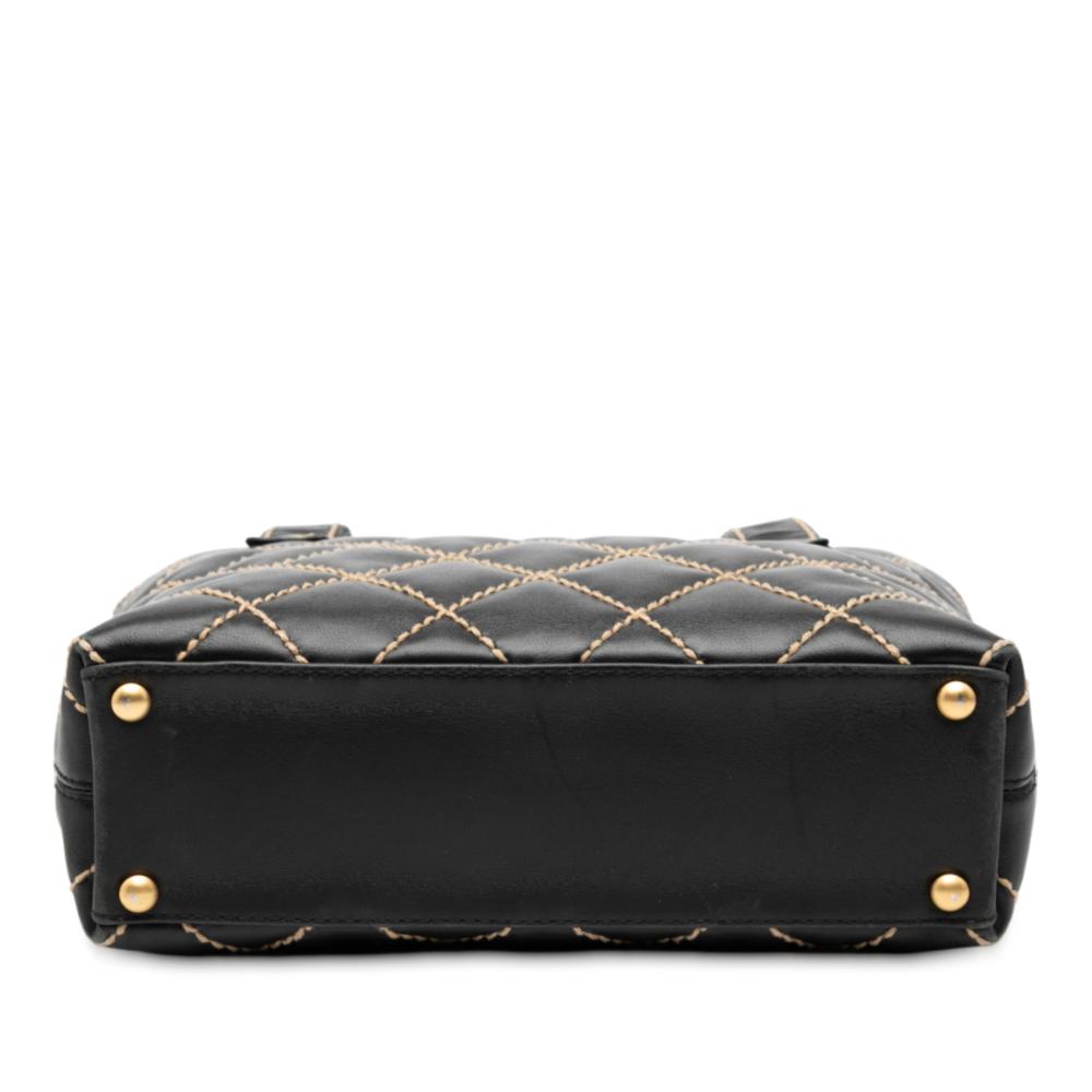 Chanel B Chanel Black Calf Leather Small CC Quilted skin Wild Stitch Tote France