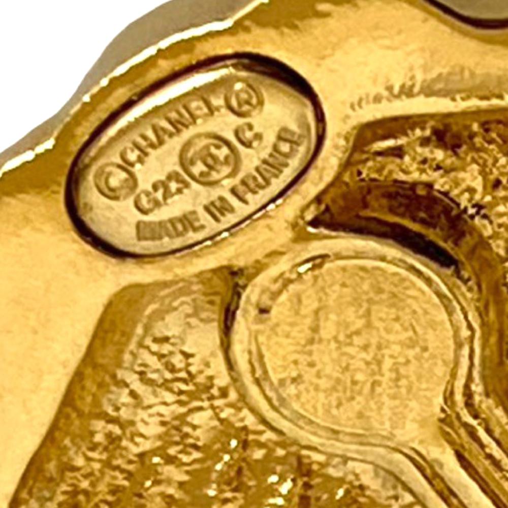 Chanel AB Chanel Gold Gold Plated Metal CC Rhinestone Shell Clip On Earrings France