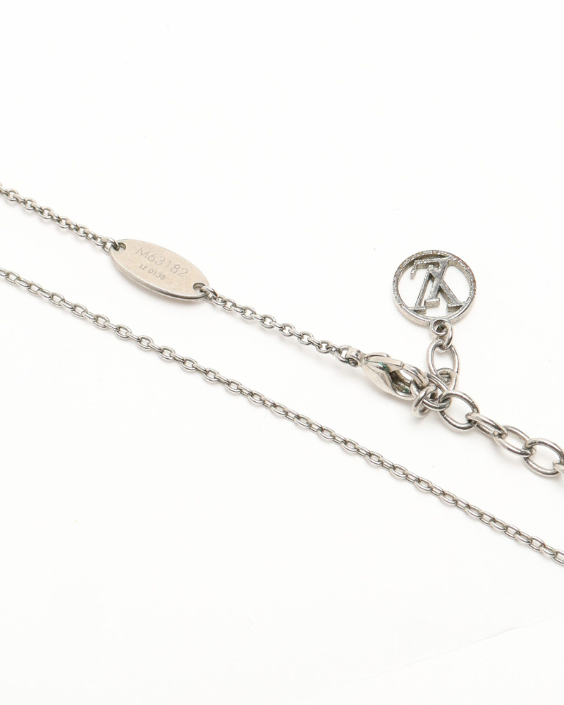 Louis Vuitton Essential V Necklace
