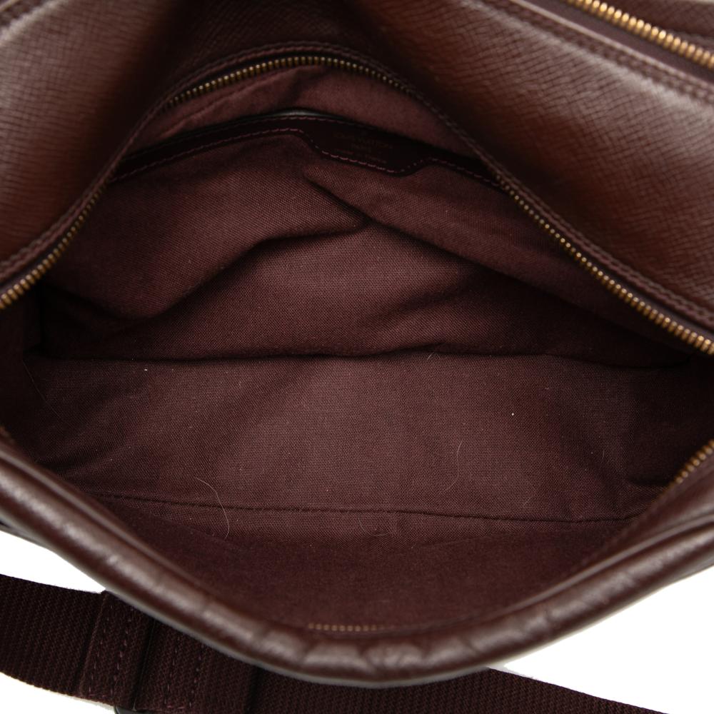 Louis Vuitton B Louis Vuitton Red Bordeaux Taiga Leather Leather Taiga Reporter PM France