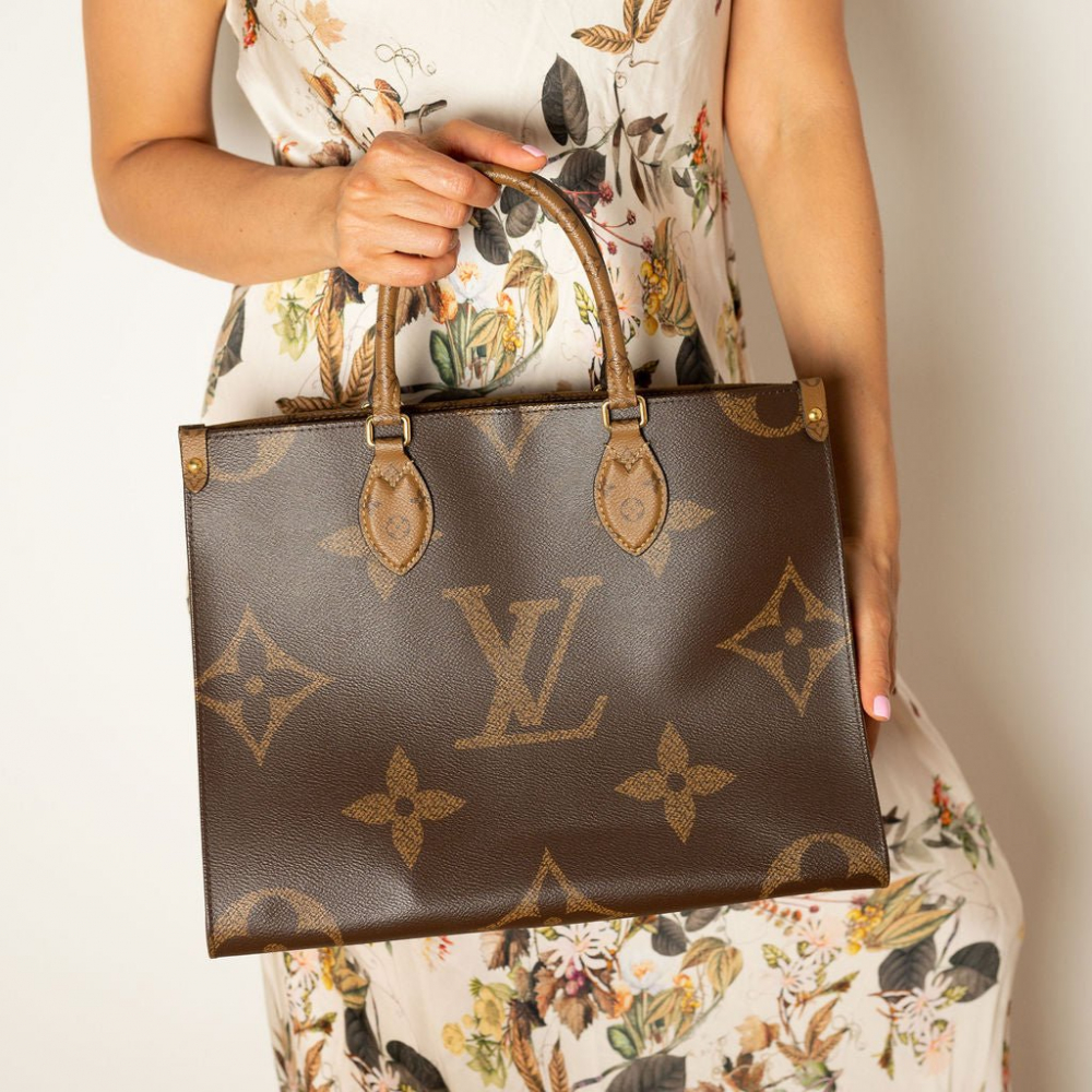 Louis Vuitton Onthego MM Canvas Monogram Giant Shopper Handbag Monogram Reverse