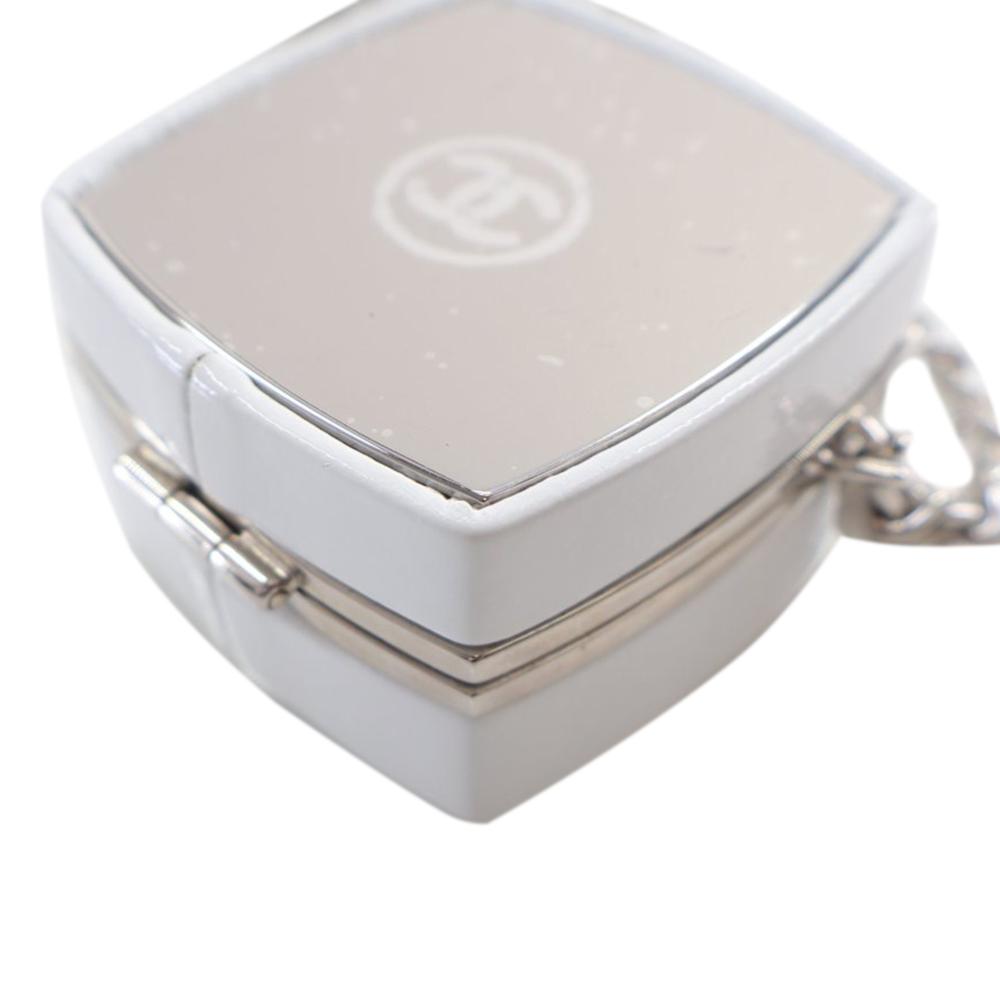 Chanel B Chanel White Patent Leather Leather Patent Goatskin Make-Up Box Clutch With Chain France
