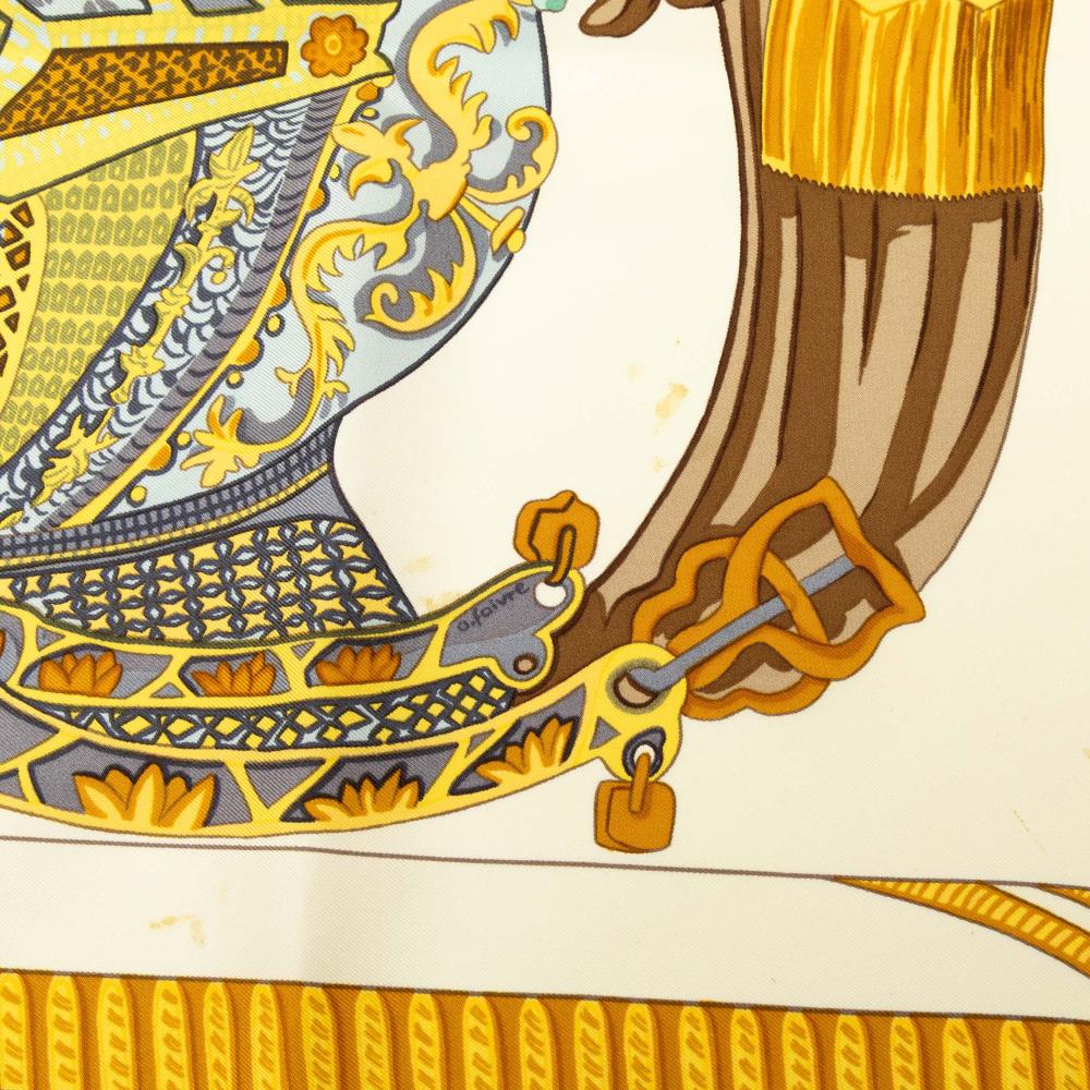 Hermès AB Hermès Brown Light Beige Silk Fabric Armets En Panache Scarf France