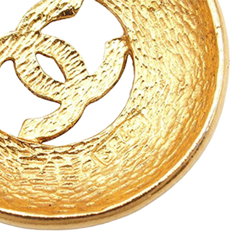 Chanel B Chanel Gold Gold Plated Metal CC Round Pendant Necklace France