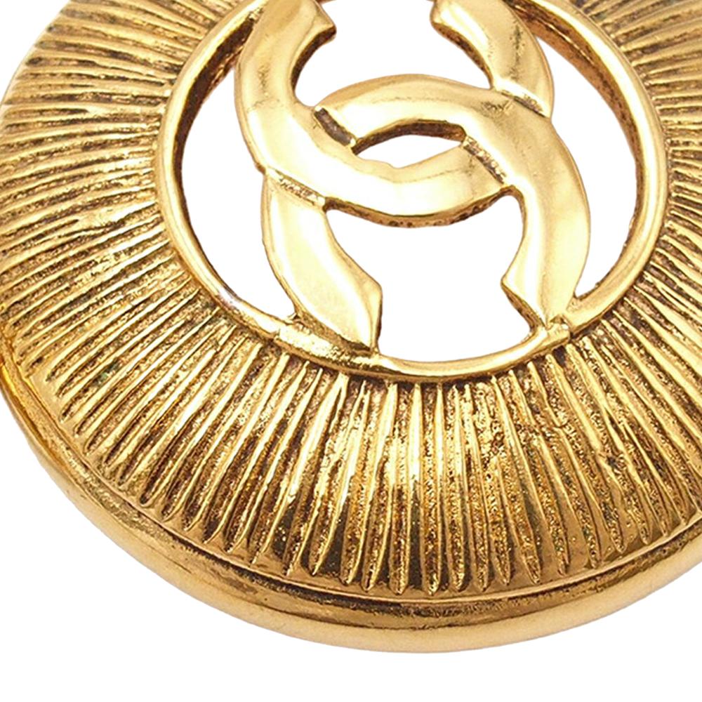 Chanel B Chanel Gold Gold Plated Metal CC Round Pendant Necklace France