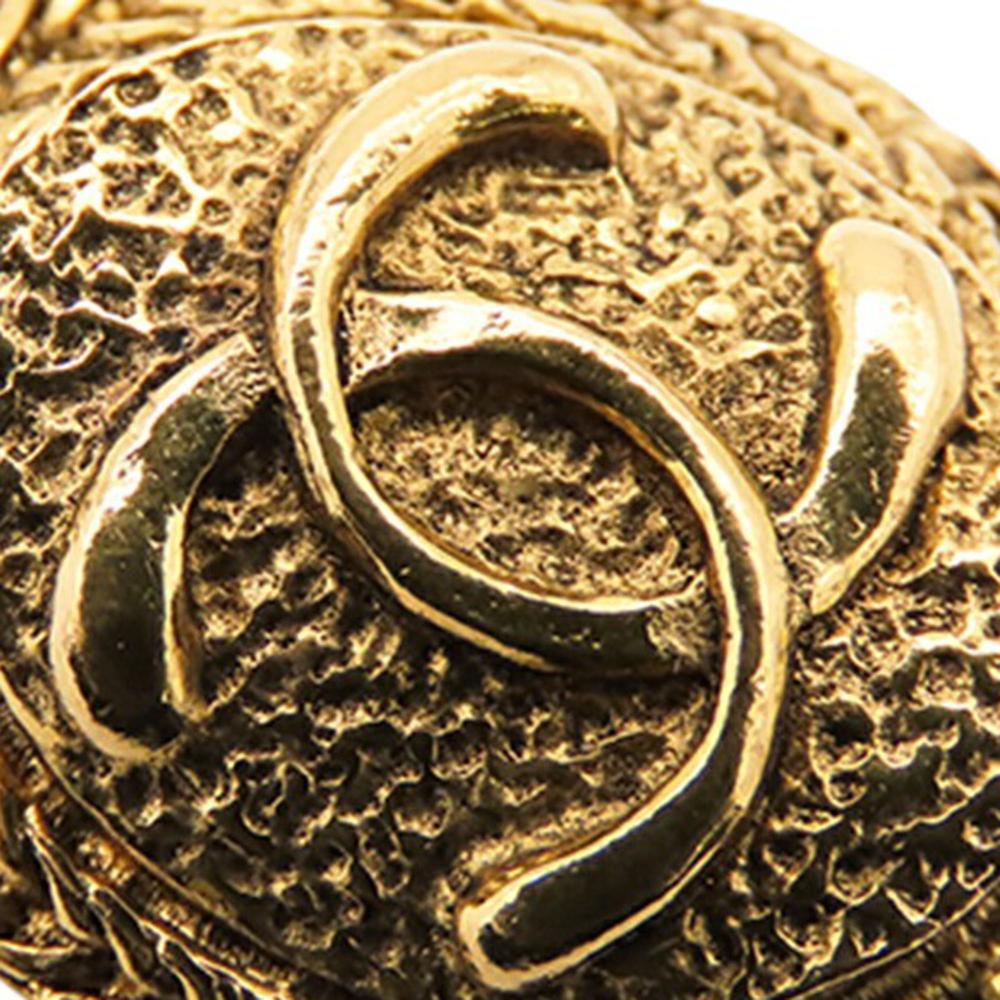 Chanel B Chanel Gold Gold Plated Metal CC Oval Pendant Necklace France