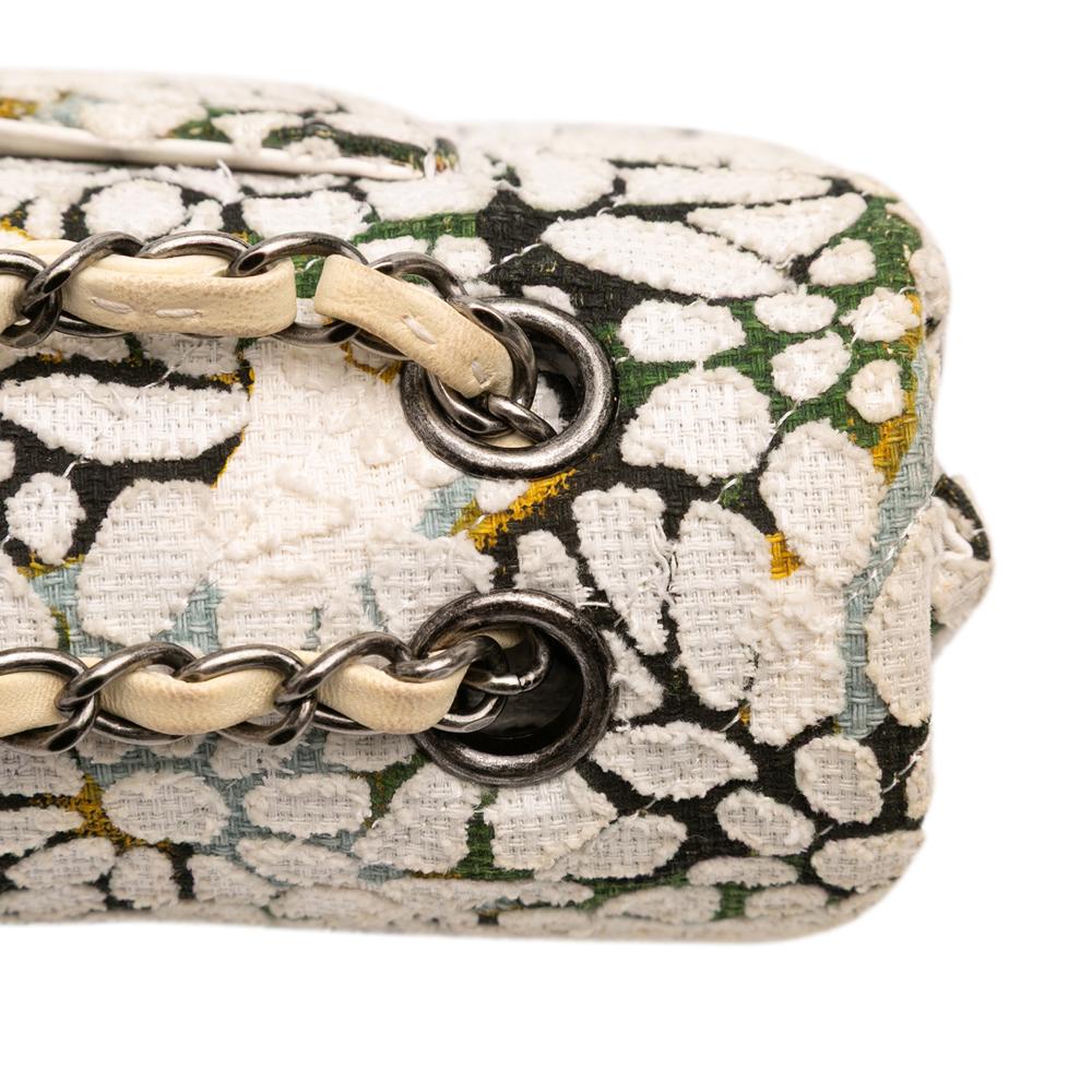 Chanel B Chanel White Ivory Tweed Fabric Medium Classic Chevron Floral Double Flap France