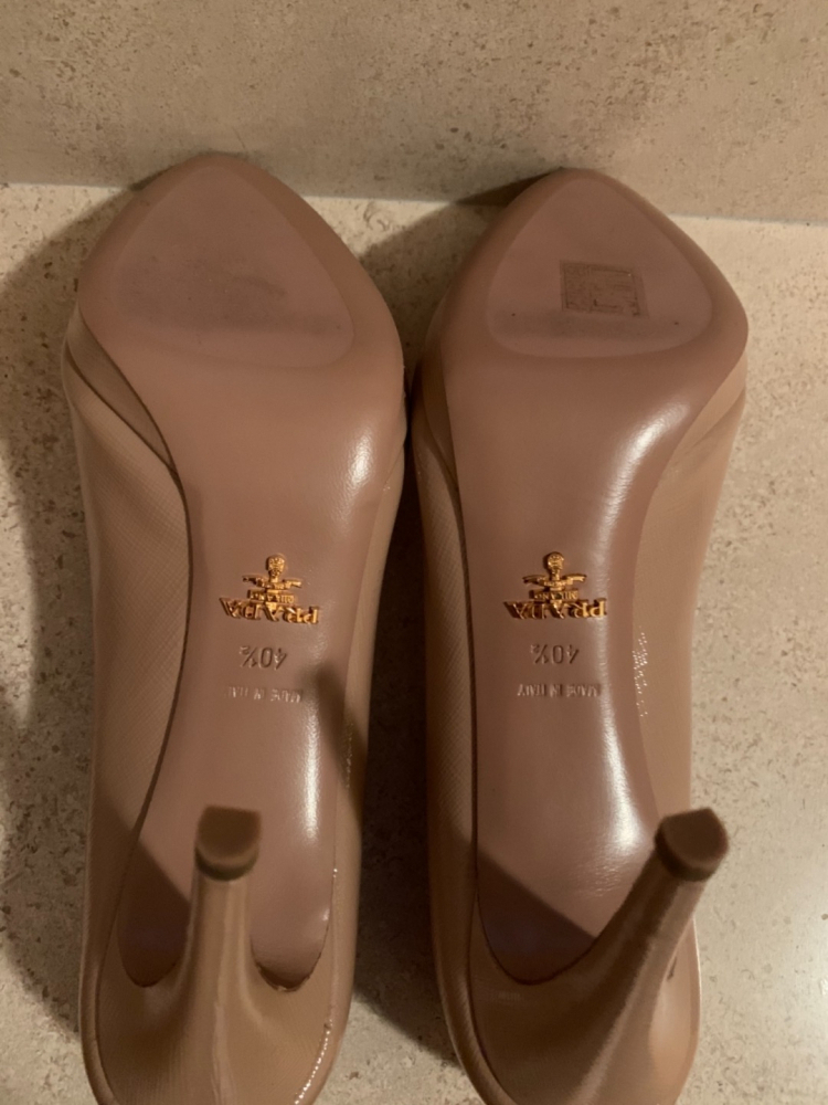 Prada AB Vernice Safran 40,5 beige Pumps