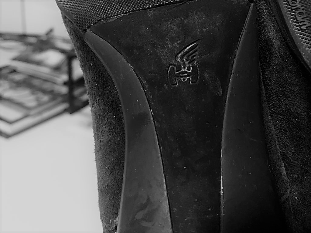 Hogan Chelsea Ankle Boots Suede Side Gusset Pointed Toe