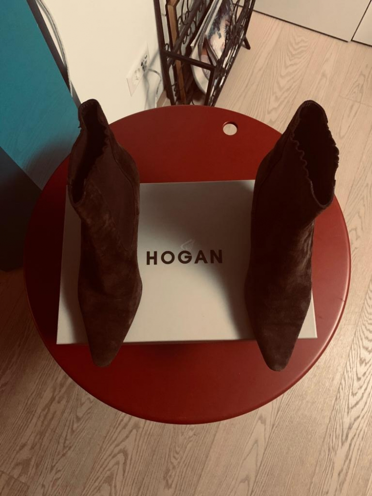Hogan Chelsea Ankle Boots Suede Side Gusset Pointed Toe