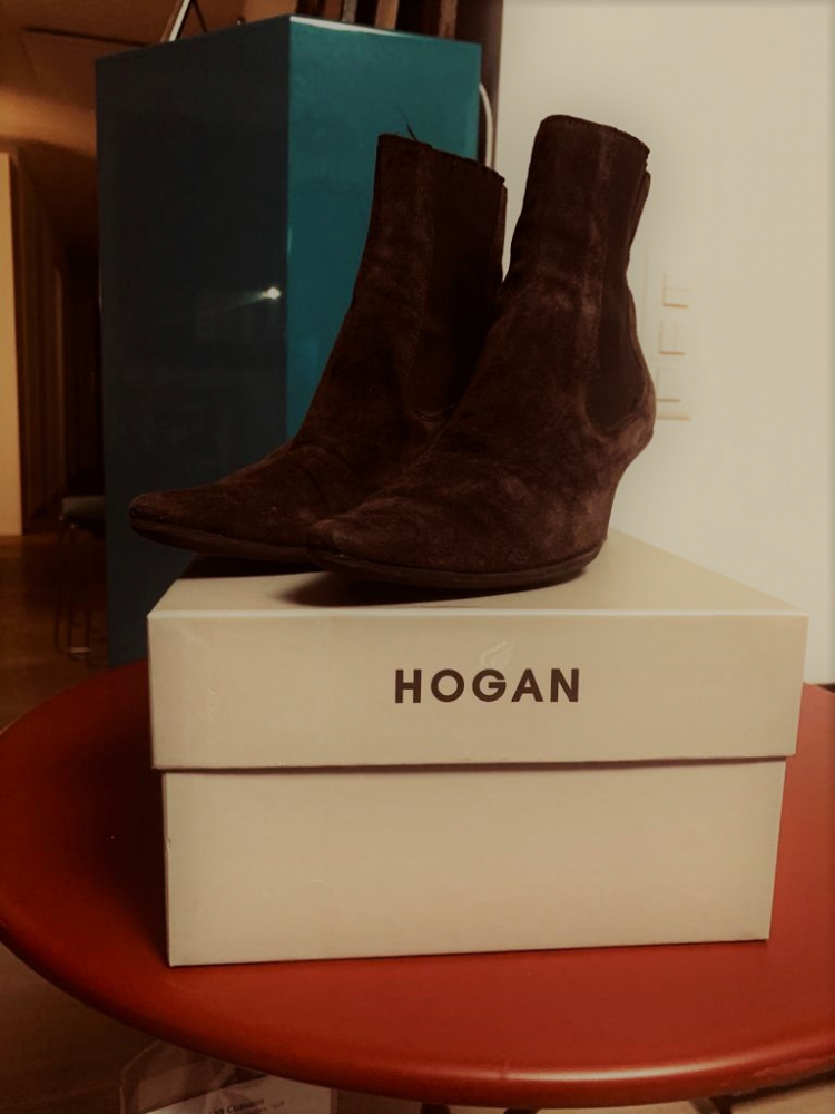Hogan Chelsea Ankle Boots Suede Side Gusset Pointed Toe