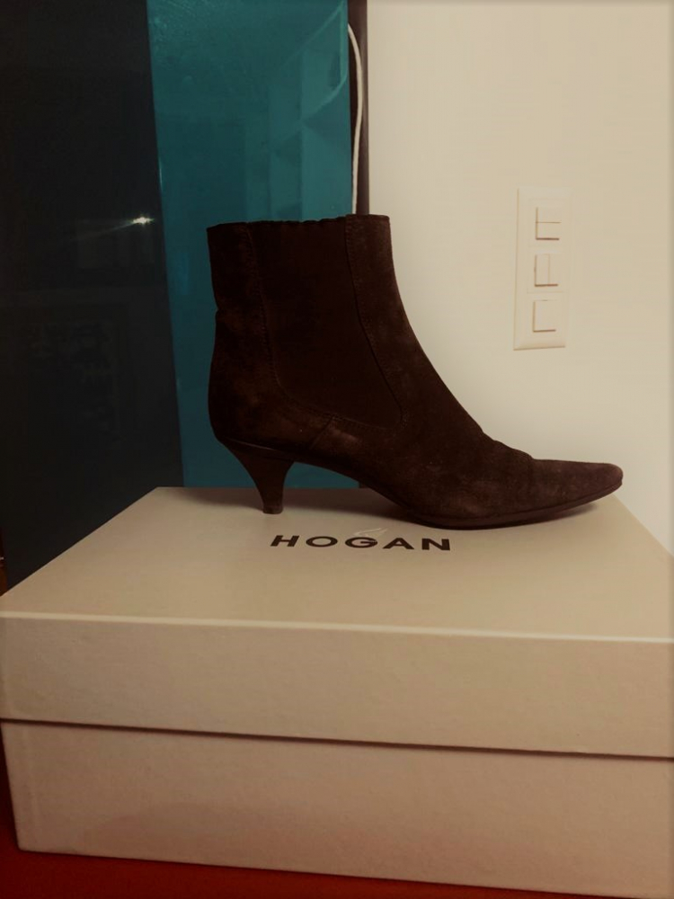 Hogan Chelsea Ankle Boots Suede Side Gusset Pointed Toe